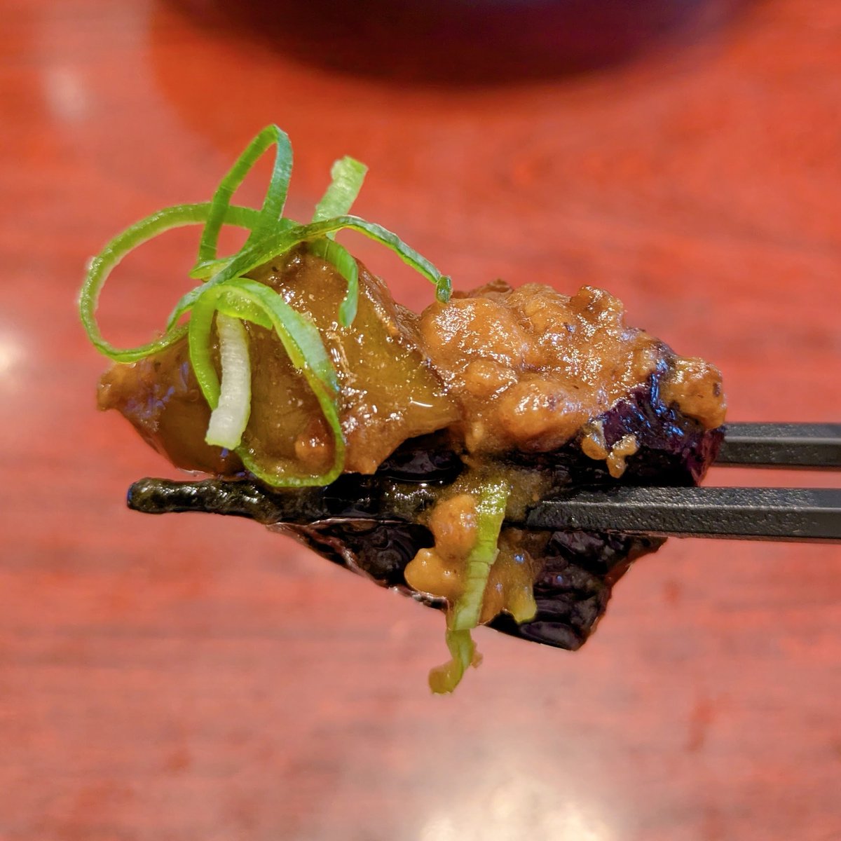 BuzzFeedJapan's tweet photo. 【バーミヤン】

平日限定メニュー「麻婆茄子ランチ」（税込659円）がおいしくてコスパ最強！🔥
一口サイズの茄子がたっぷり、こってり系の味付け＆しびれるような辛さがご飯に合う🍆🍚
スープバー付き、ご飯も大盛り無料でお腹パンパンになれますよ😋 https://t.co/w2Ssa2UYsj