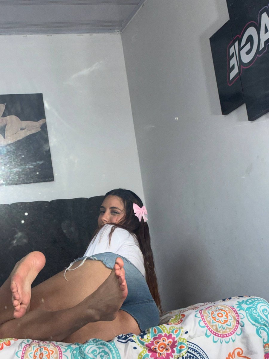 Evaa1114's tweet photo. Question for my cuties: Do you love getting or giving oral sex on the first date... or no? ✨ https://t.co/6lwXMNT574