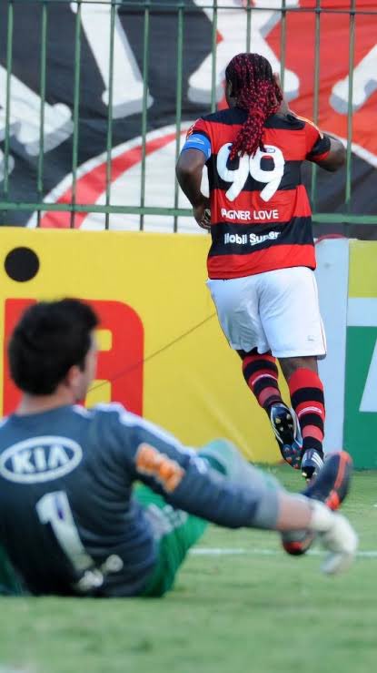 b_s94648's tweet photo. @Kito96M @ECVitoria Bi rebaixado https://t.co/AWjYL18RX3