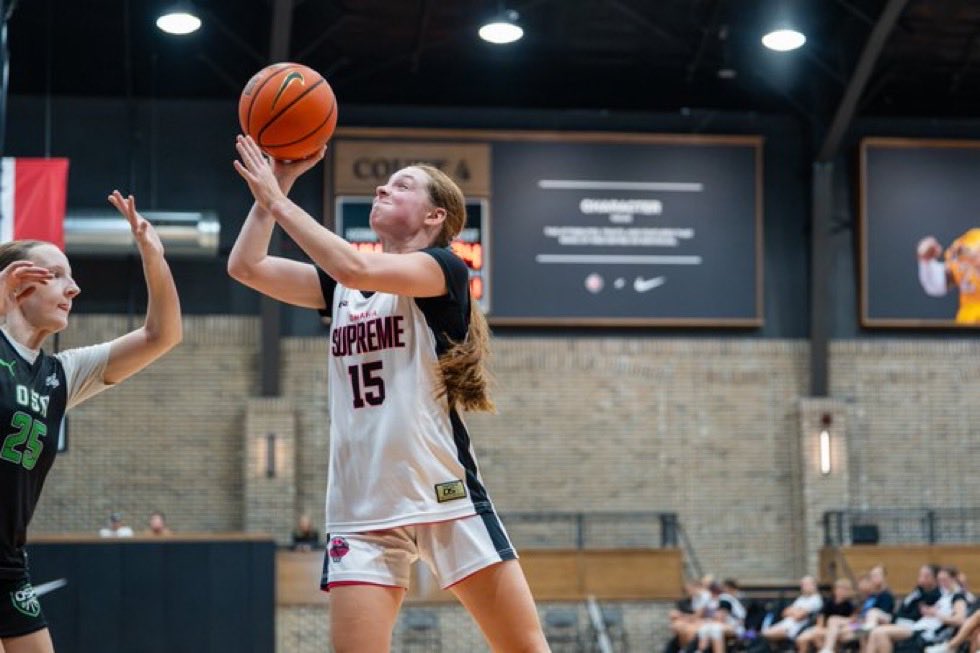 SammySamuelson1's tweet photo. Omaha Supreme 16U Nannen wrapped up the summer @ the Summer Finale in Waukee, IA. A great summer of competition &amp; growth. Miriam elevated her overall game 🏀 Keep grinding, Sis! https://t.co/7pliByGTt4