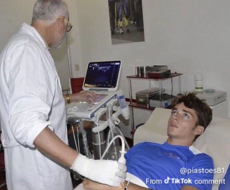 leclersfixation's tweet photo. Como se sintieron las últimas dos carreras con todos preocupados más por la panza de coso que por leclerc https://t.co/6mvlf1ioPL
