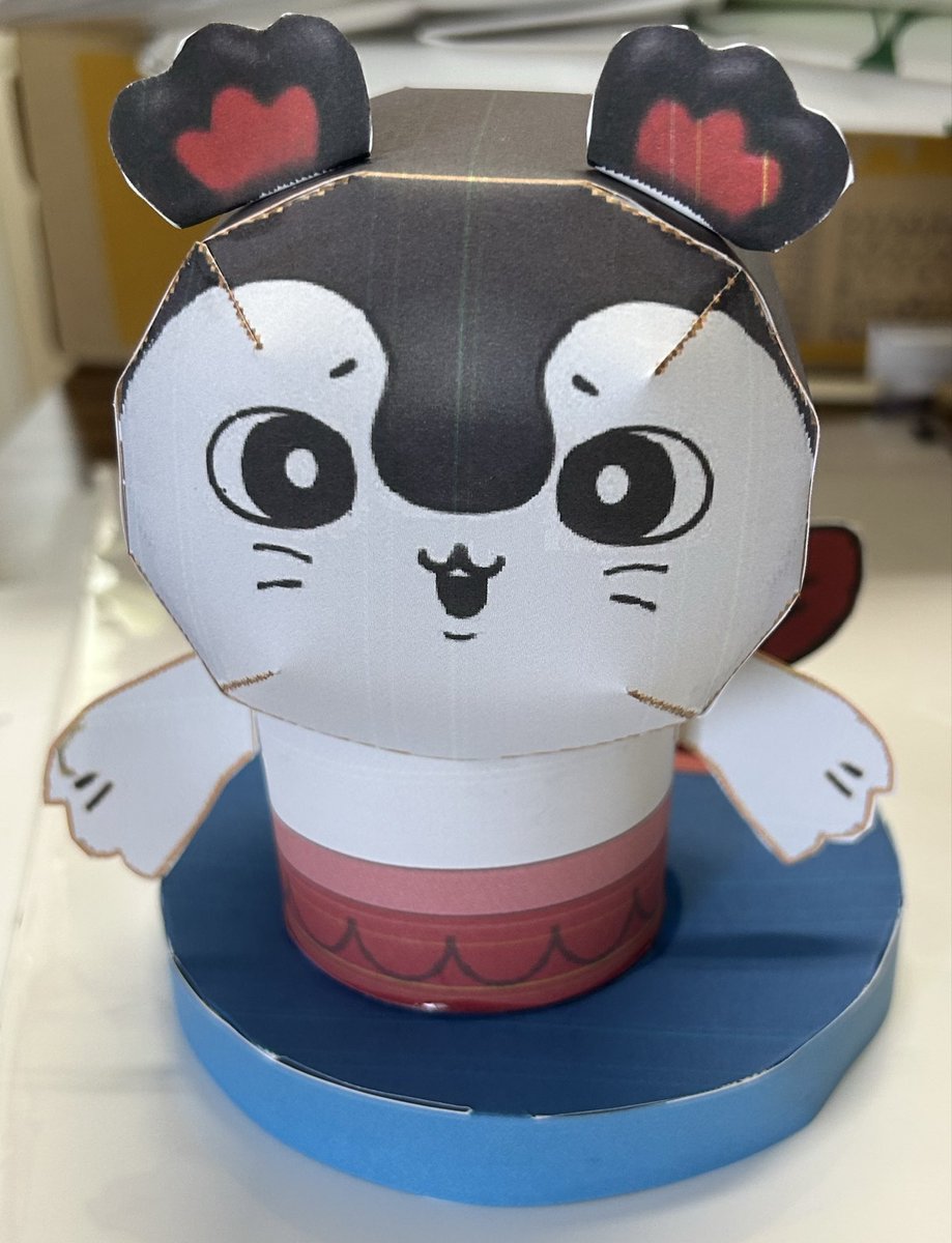 7pcPAoP4KMPmRYc's tweet photo. 夏休み特別企画。
みんな大好き「劇場版ちいかわ 人魚の島のひみつ」よりSIREN(セイレーン)のペーパークラフトを作成したよ。
A4ケント紙2枚で全高140mmのビッグサイズ！

小さなお子さんは映画を観る前に大人の人に作ってもらってね。

#ちいかわ
#ちいかわファンアート
#SIREN https://t.co/kB9ZaHbH6j