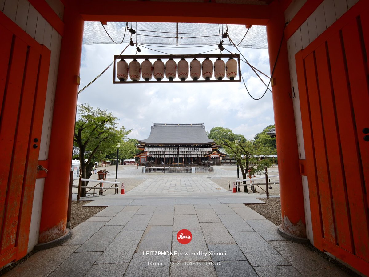 hervorruf's tweet photo. 外回り
明日で祇園祭が終わりの八坂神社
珍しくお人が少ない
#その写りライカ
#LeitzPhone https://t.co/5Ib3dmismE