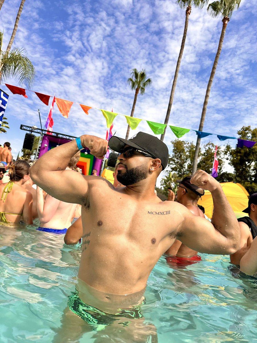 YoChocolateChip's tweet photo. Summer mode: On! ☀️ 🩲 https://t.co/gYajYYdbOx