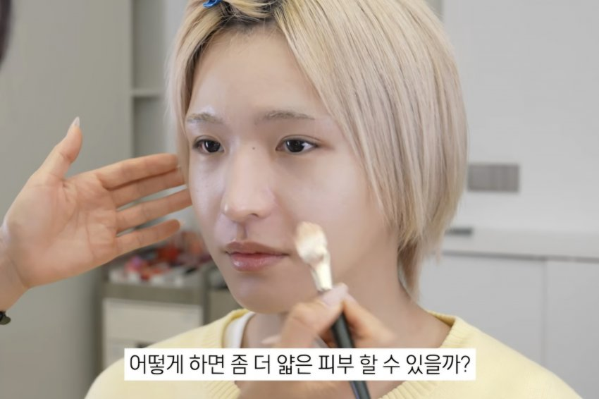 wheein__v's tweet photo. 둘중에 뭐가 진짜야 https://t.co/wTds2QUlZ4