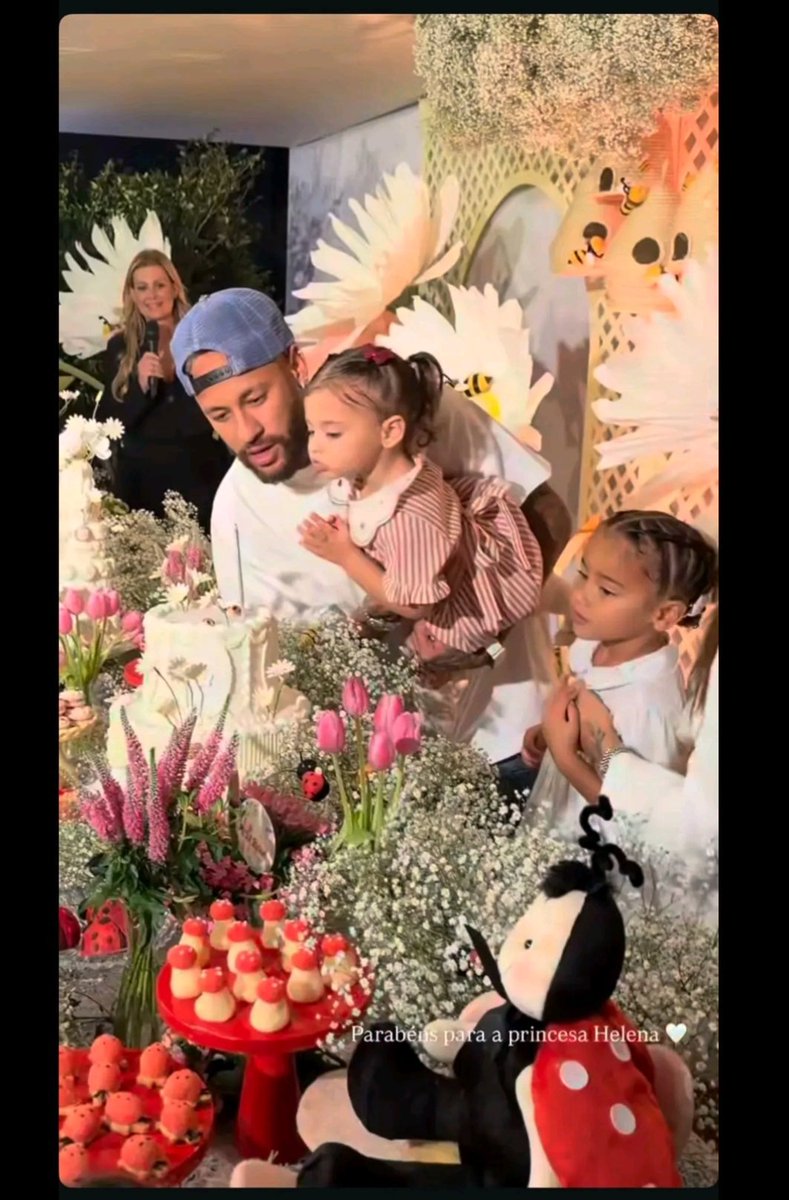 feefeli21's tweet photo. Bruna ainda disse a Mavie para não apagar as velas do bolo de Helena, mas quando se trata de Mel, ela não tem direito ao mesmo respeito. https://t.co/hzzoIwnIjQ