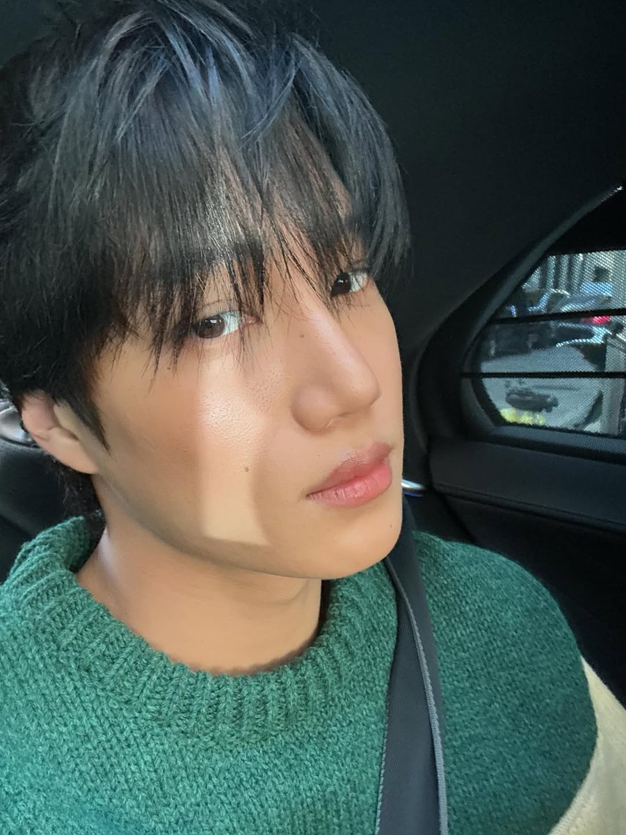 kjonginv's tweet photo. you'll be one and, baby, i'll be two
would you mind it if i said i'm into you? https://t.co/0ievIajWdn