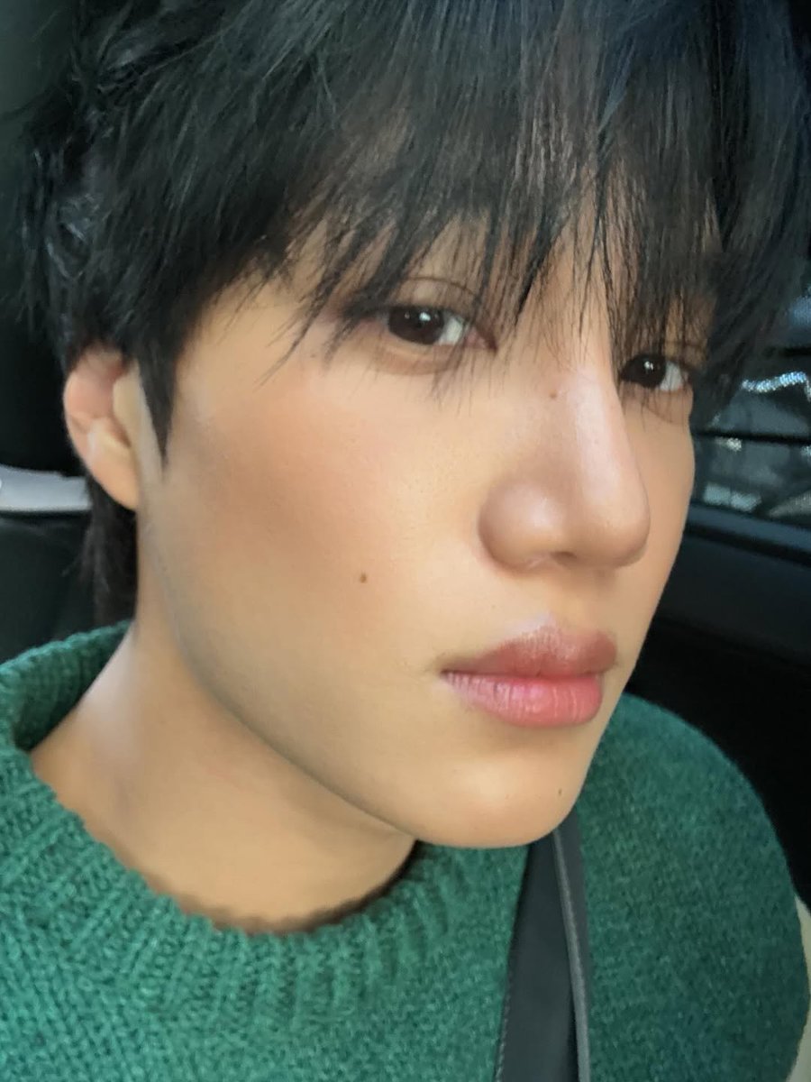 kjonginv's tweet photo. you'll be one and, baby, i'll be two
would you mind it if i said i'm into you? https://t.co/0ievIajWdn
