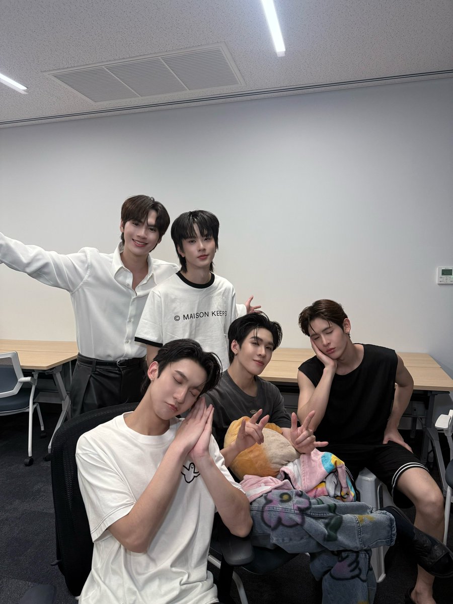 MrFanboySeries tweet picture