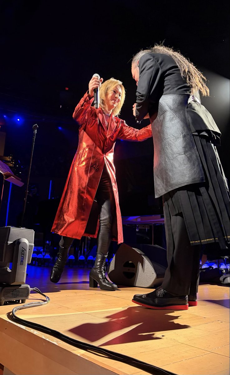 AlejandraAstet3's tweet photo. Two titans on stage: Yoshiki and Jonathan Davis proved they’re dynamite. It would be amazing if you could record this in the studio — it would be the icing on the cake… please do it !!! 🤘🏻🤘🏻🤘🏻

#Yoshiki
@YoshikiOfficial 
#JonathanDavis https://t.co/jDjqbN5fFx
