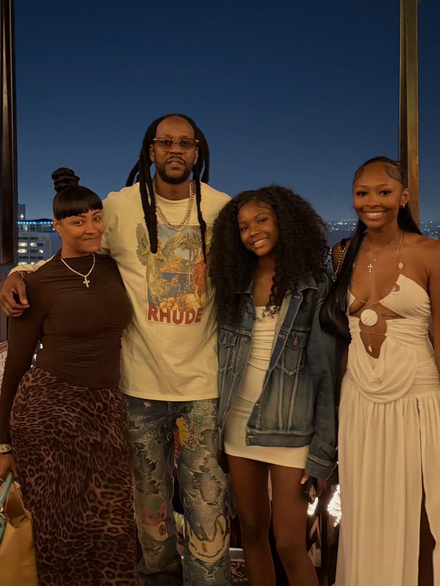 wavecheckers's tweet photo. 2 Chainz &amp; the family in Malibu ❤️ https://t.co/2LmOUAy14c