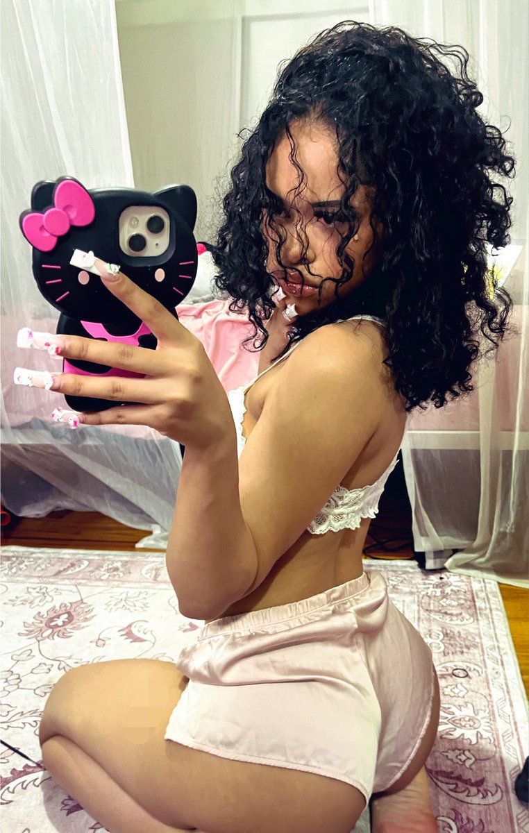 sextierprincess's tweet photo. Meow 🩷🖤🩷🖤 #hellokitty #yum #mirrorpic https://t.co/yfvnfgkddc