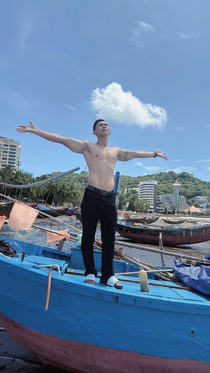 Longdesaint's tweet photo. Anh thích làm tình vì anh thích trải nghiệm quá trình, có em nào muốn đầu tư cùng anh hôm?? #saigon #gymer https://t.co/YvG61jDJcb
