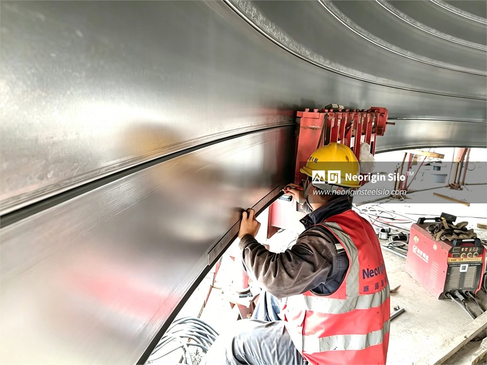 neorigin_silo's tweet photo. 🔍 Calcined Coke Storage Silo Enters Precision Layout Check.

16m diameter units move through perimeter calibration checks. Accurate layouts support quality installation for this calcined coke storage project.

#SiloEngineering https://t.co/VYZAFX9niR