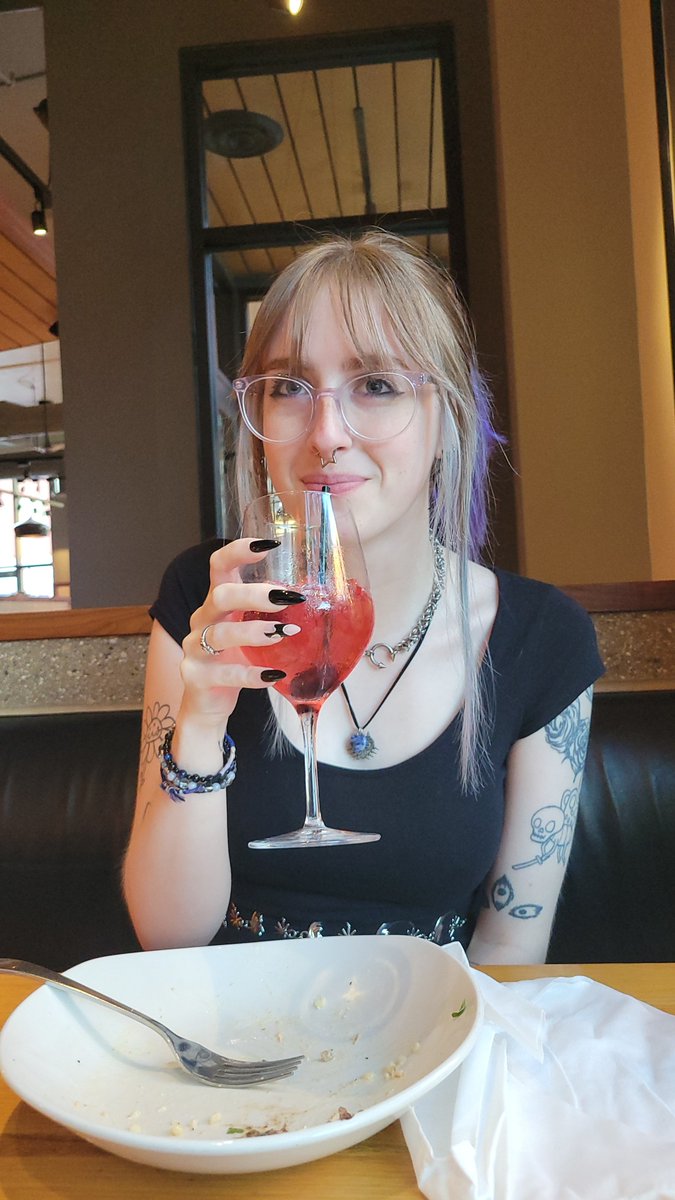 KrisRuleZ's tweet photo. The girl you like 
Vs the goof shes on a date with https://t.co/PMeeLhNcD2