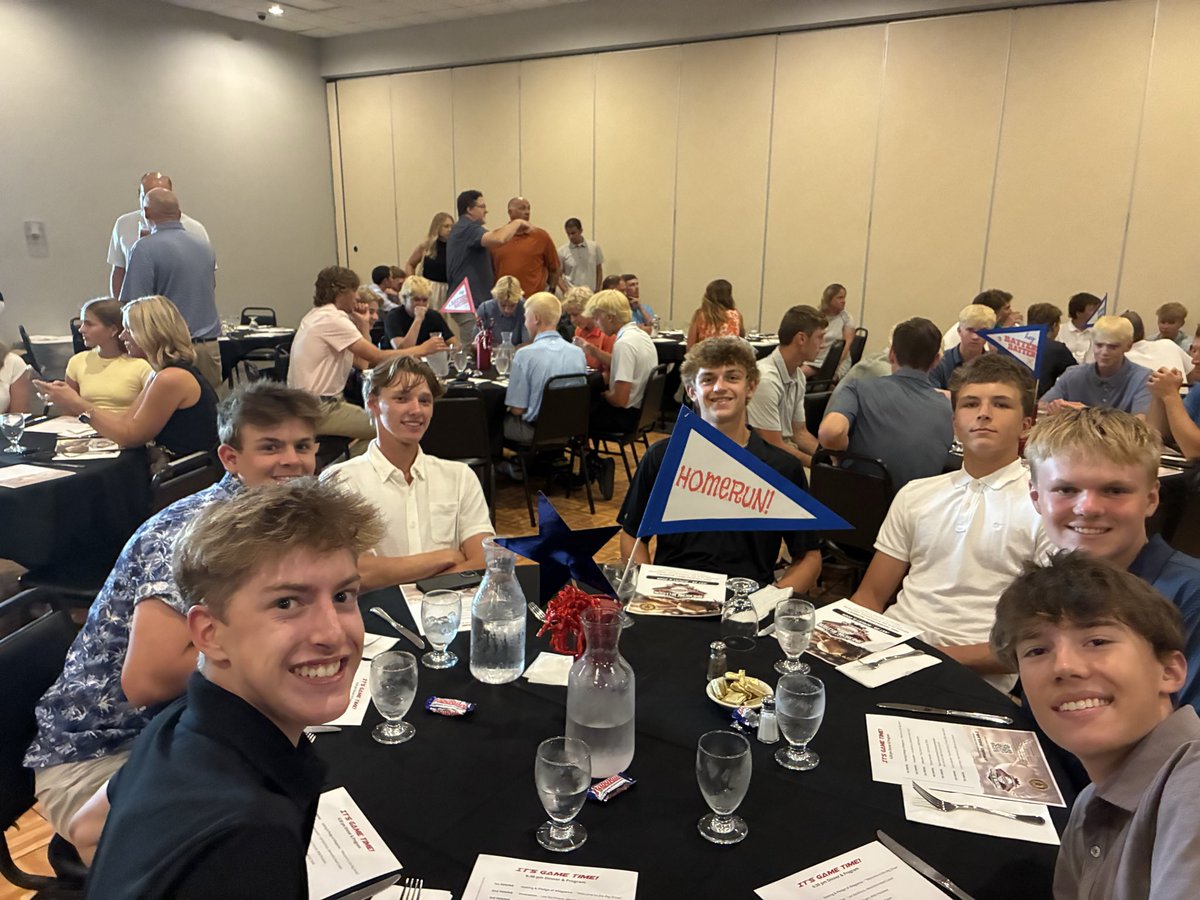 _EPBC's tweet photo. The EAGLES have landed in Alexandria 🦅Great night at the banquet! https://t.co/iZZ9cQaf1w