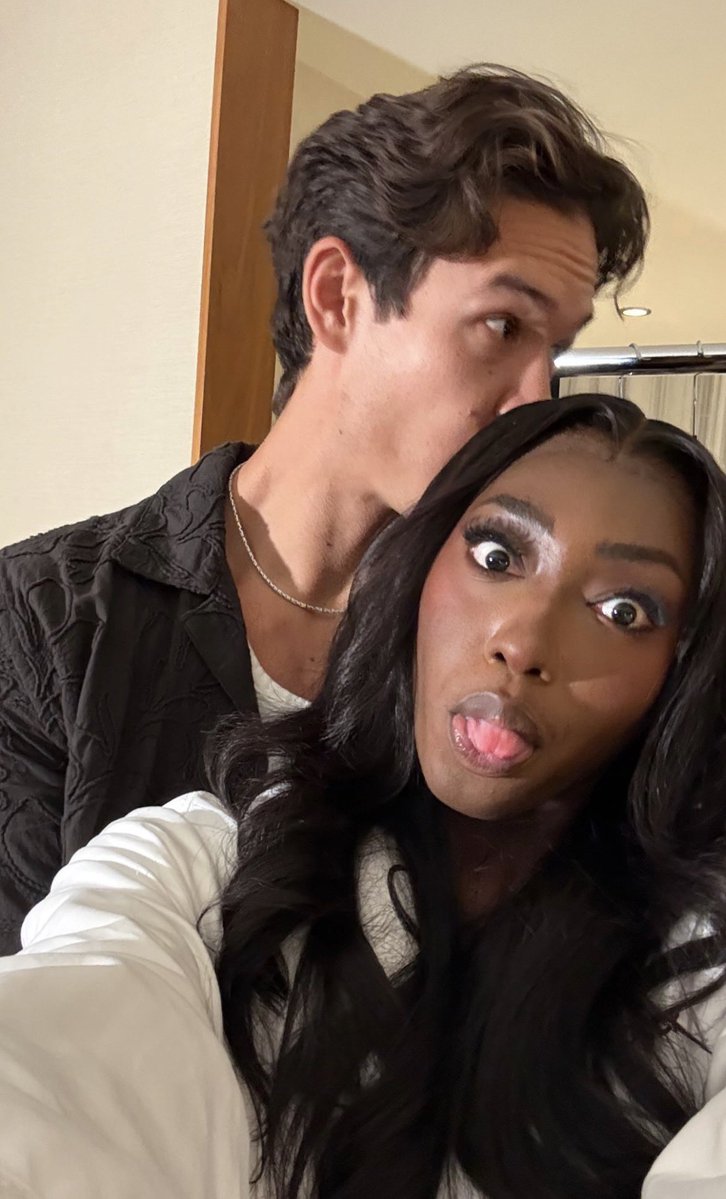 svmrissas's tweet photo. my silly couple :( https://t.co/FC74Ds6RjR