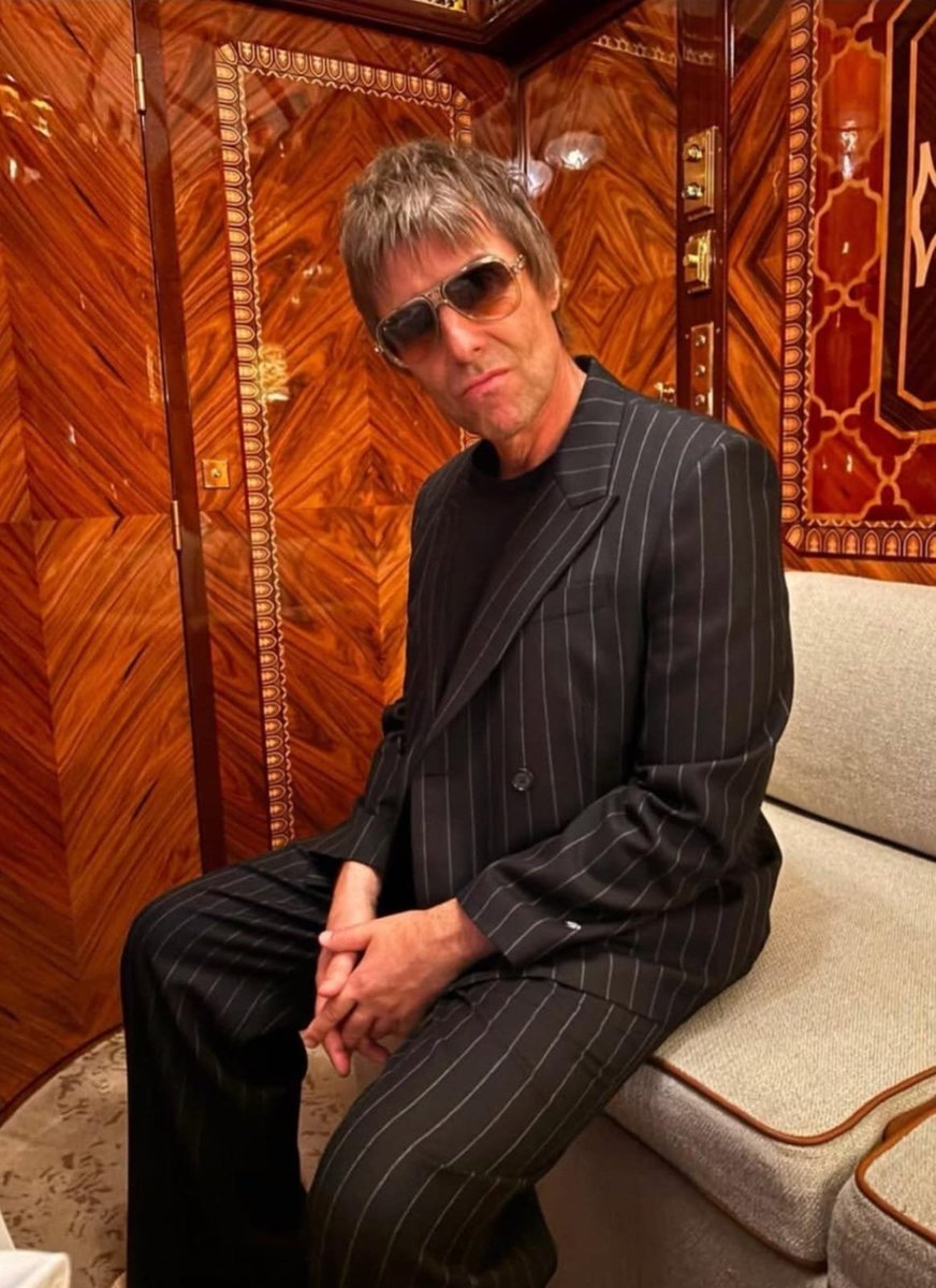 monocelha do liam gallagher tweet media