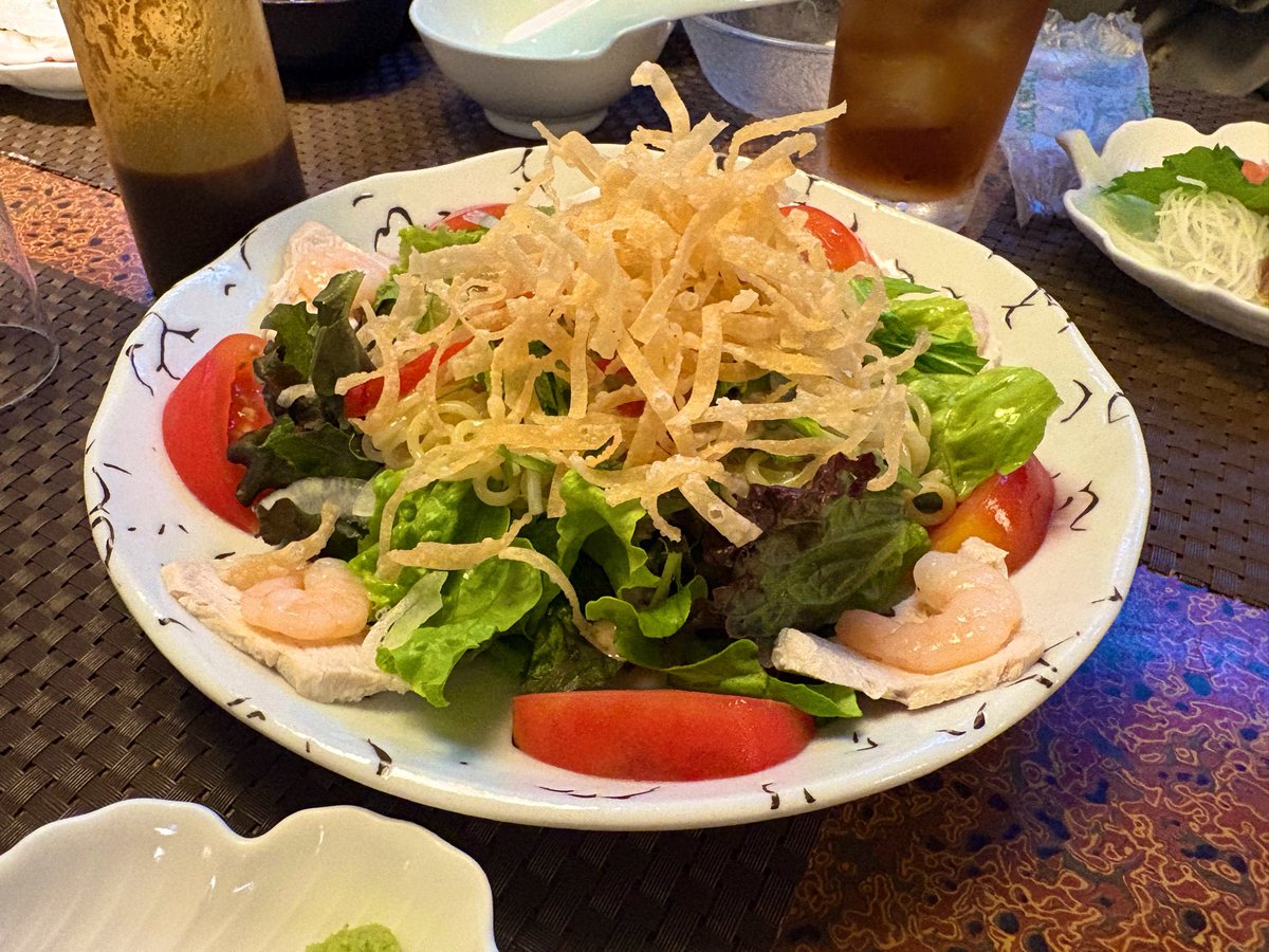 sapporo_keibi's tweet photo. 昨日は専務がご来道され、お食事会がありました🍽️

お部屋のうさぎが可愛くてパシャリ📸🐰
現場の第一線で働く人も参加し、仕事やプライベートまで様々なお話で盛り上がりました✈️🫡🥋🛍️🏸🙂‍↕️
#企業公式つぶやき部
#企業公式さんと繋がりたい
#企業公式相互フォロー
#お食事会 #陶板焼き #ほうりん https://t.co/fUN11vwiMc