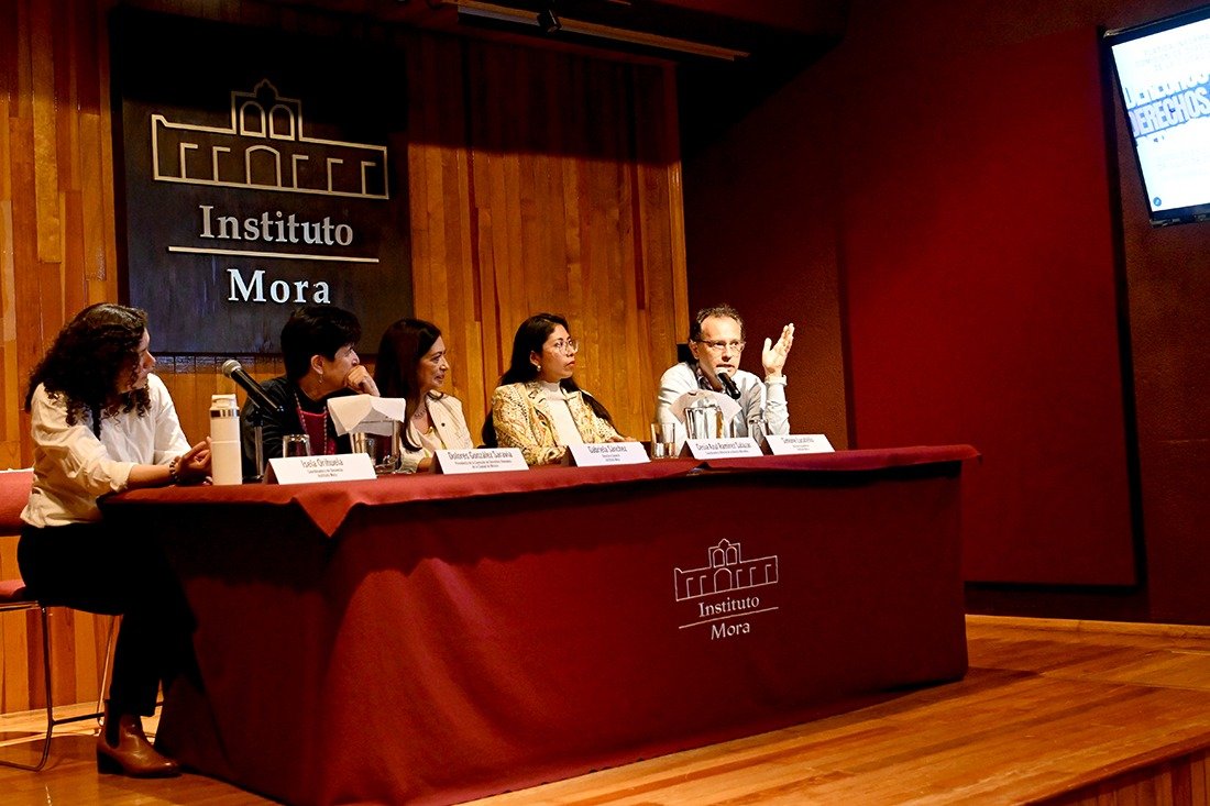 CDHCMX's tweet photo. En el @institutomora, personal de #CDHCM presentó la revista de investigación #métodhos en su edición especial, sobre desafíos para la garantía de derechos en el contexto del #Mundial2026.

Estuvieron presentes Directora del Instituto, Gabriela Sánchez, y Ombudsperson capitalina. https://t.co/TU89wae7TQ