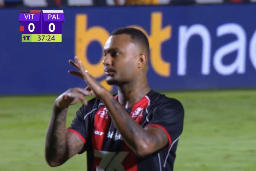matzeraxx's tweet photo. Luan Cândido e um dos caras mais burros de todo universo 

Se ele fosse o expulso e fizesse sinal de roubo 

nao iria dar nada mlk

mas foi burro pra crl pqp https://t.co/dJ8KvYo01w