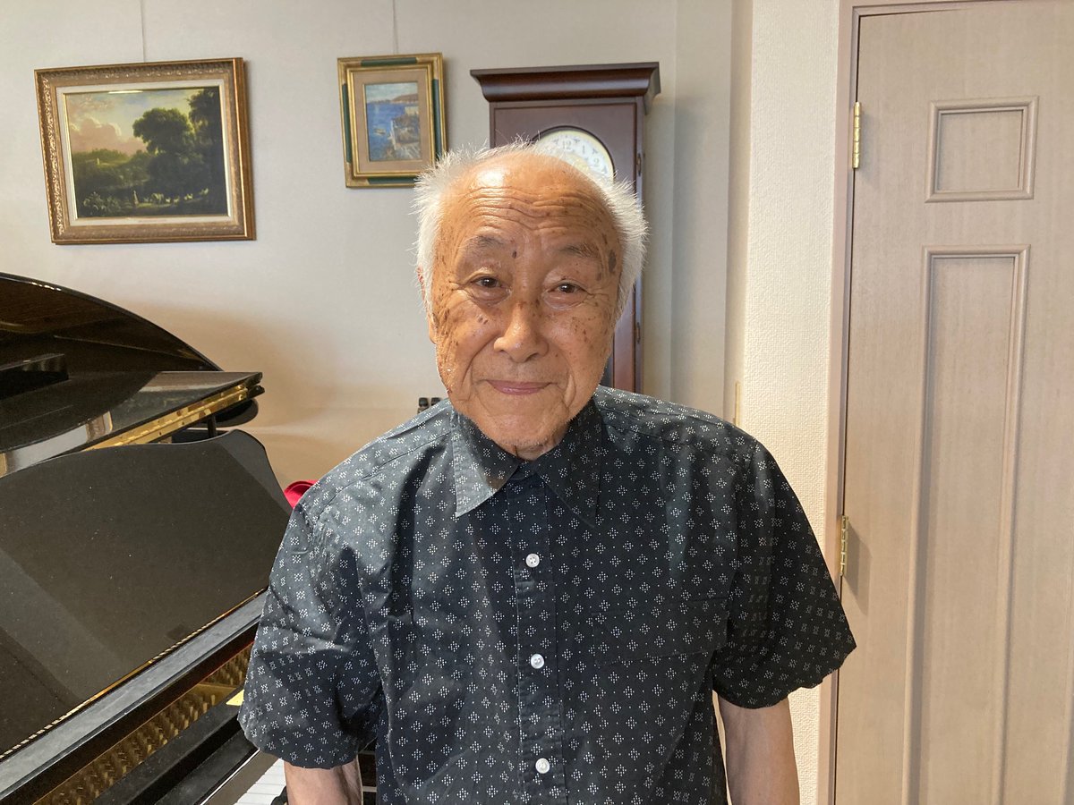 fm946's tweet photo. 昨年、米寿を記念してピアノコンサートを開催した
本谷則夫さん。
途中で演奏がとまることから、ご自分で「トチリコンサート」と名付けました。
会場は約200名のお客様で満員大盛況。
そして今年9月5日（土）に2回目の「トチリコンサート」を開催することになりました。
9/5（土）14:30開場 15:00開演＠釧路芸術館アートホール
入場無料ですが、定員があるため事前の申し込みが必要です。まちかどピアノで練習している学生さんや、娘さんとの共演、新曲へのチャレンジもあり、今年も盛りだくさんです。ぜひ聴きにいってみください。

【応募フォーム】　
https://t.co/1jiaQYR8sL

【本谷則夫さんYouTube】
https://t.co/MeViEvWtMl