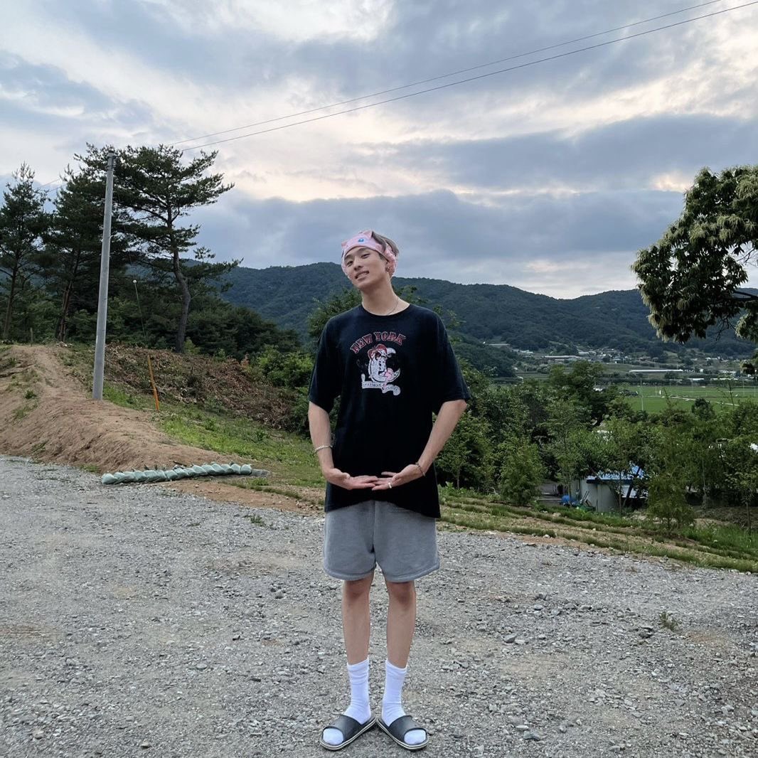 keedalyo3's tweet photo. 윤기호다리 나보다 예쁜 거  아는 사람 https://t.co/erQNwUG2WT