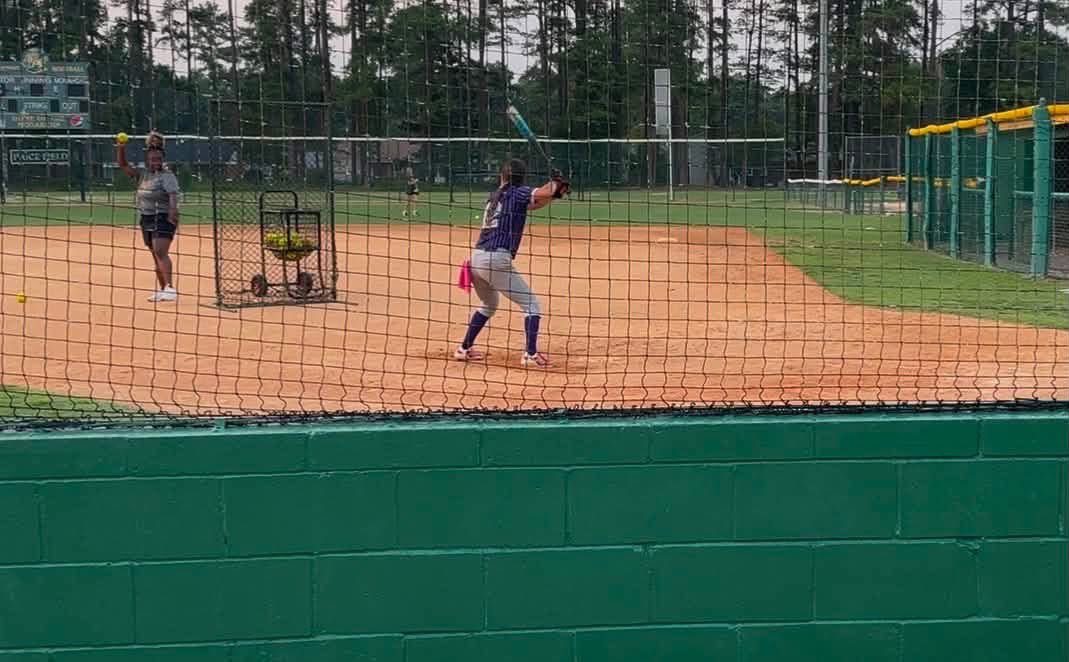 CheyenneS_27's tweet photo. Thank you, Coach Alex, for taking the time to talk with me after camp! I had a great time learning from you and the Methodist staff. Every camp makes me even more excited about your program. Looking forward to the camps next month! 💚🥎#Uncommitted2027 @_Coach_Alex_ @_Coach_Cara https://t.co/N6SIKttSLq