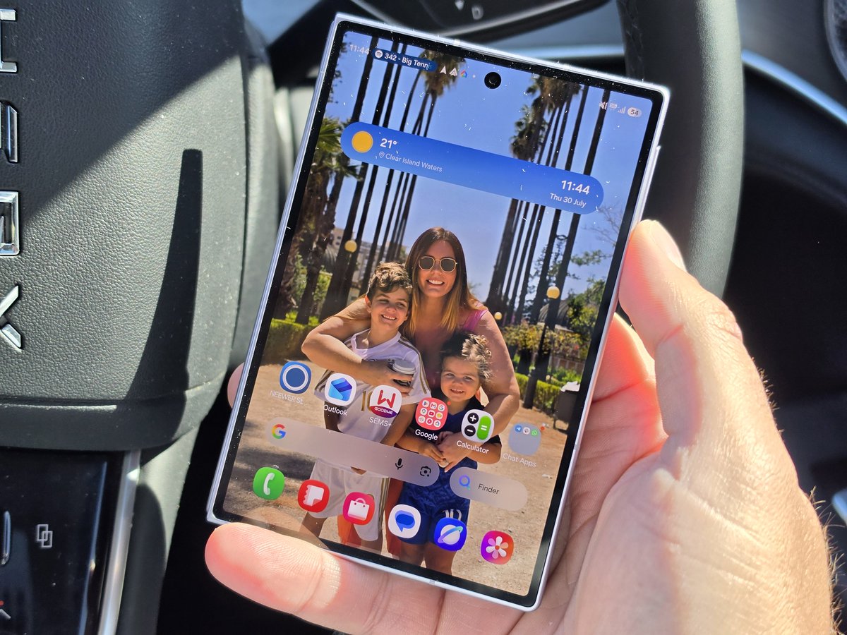 daniel_scuteri's tweet photo. Phone of the year. No contest https://t.co/xZFLnRPPU0