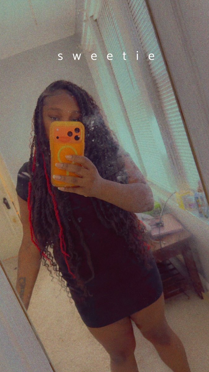 youngbloodhoe's tweet photo. Need my nails and toes done 🤑 https://t.co/x1S4HNl80h