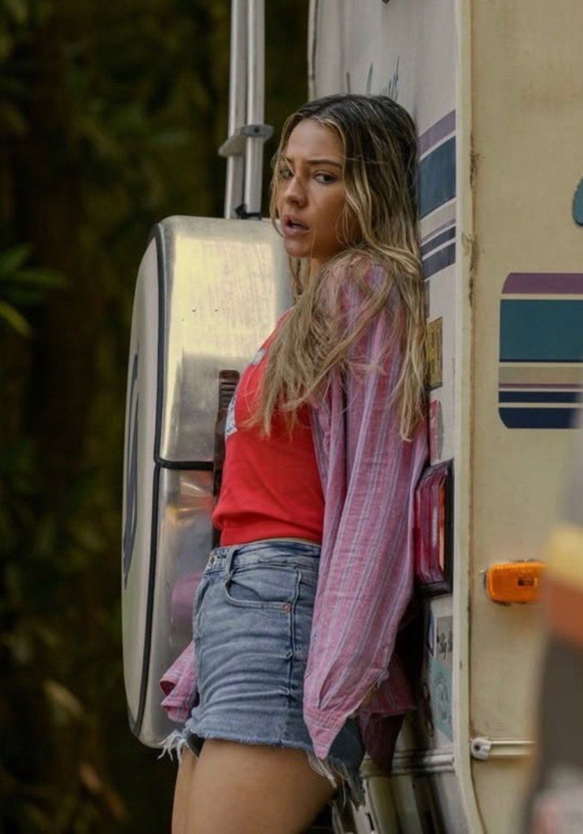 MadelynClineFC's tweet photo. Madelyn Cline as Sarah Cameron https://t.co/Xd71TIE5P9