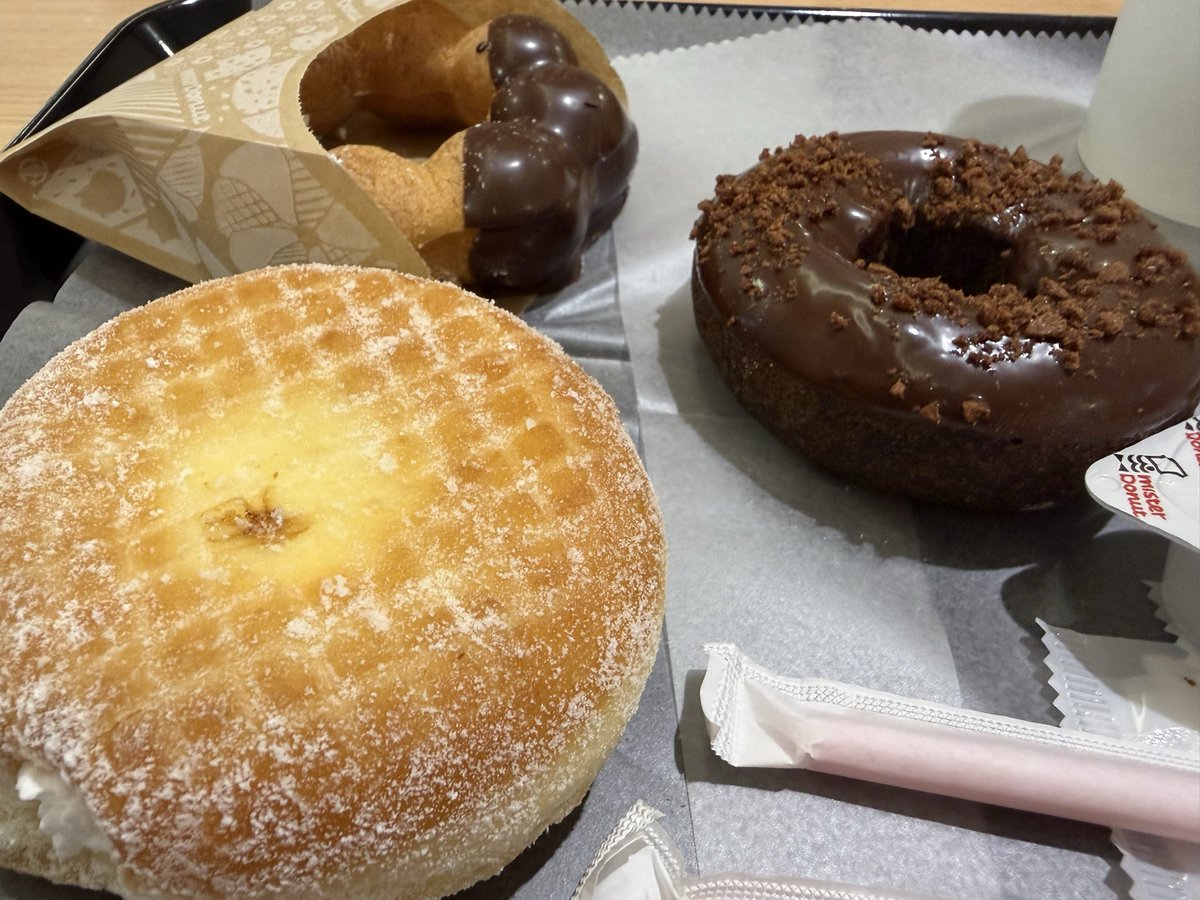 sadaki__'s tweet photo. ミスド🍩でおはようございます☀良い一日をね✨ https://t.co/zTNENvmBf0