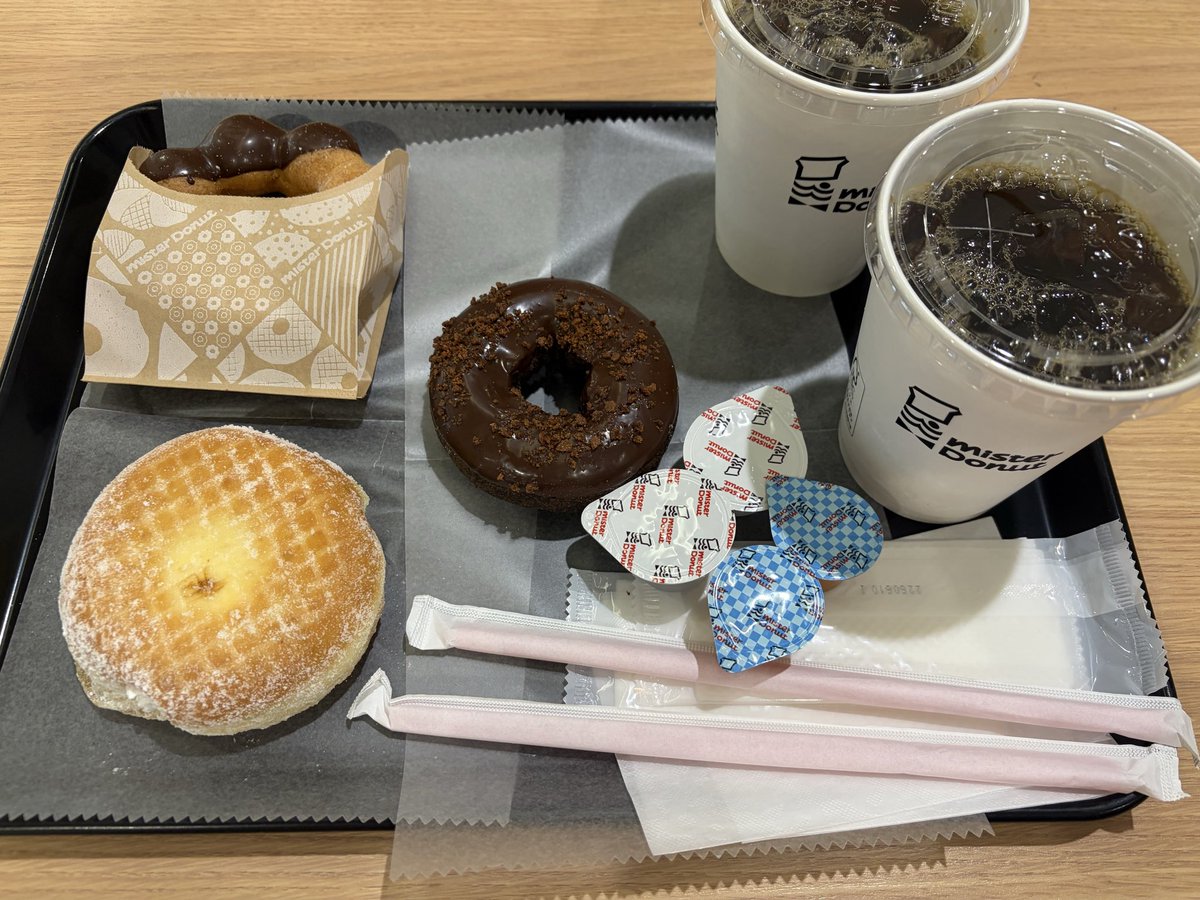 sadaki__'s tweet photo. ミスド🍩でおはようございます☀良い一日をね✨ https://t.co/zTNENvmBf0