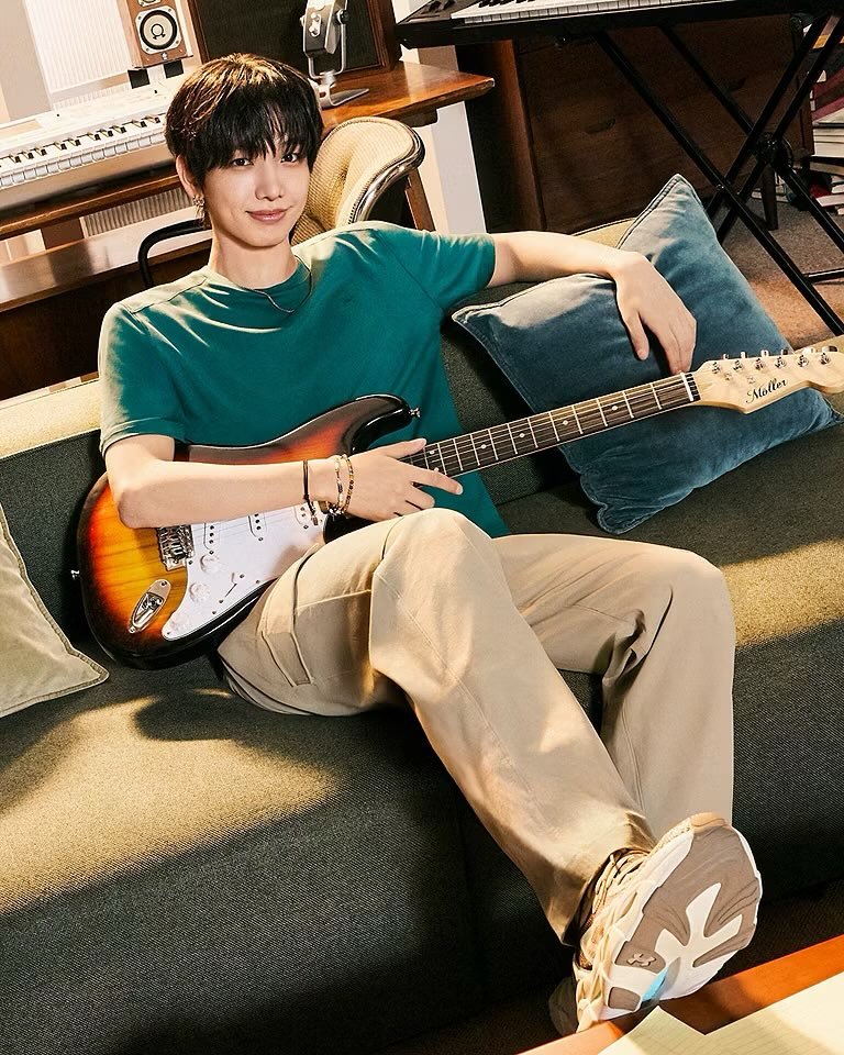 myeongiwa's tweet photo. jaehyun for under armour 💚 https://t.co/2J4J6wSc8n