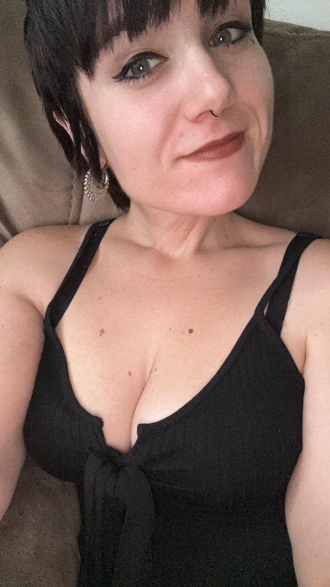 barebrickinbabe's tweet photo. @Harris_Logan45 DM me https://t.co/8oVtKcyN9Y