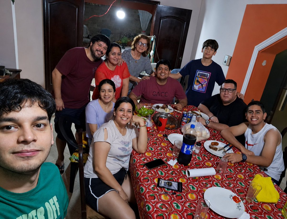 ucholuis's tweet photo. La familia es la brújula que nos guía. Amistad ❤️ https://t.co/svXmaVVpcC