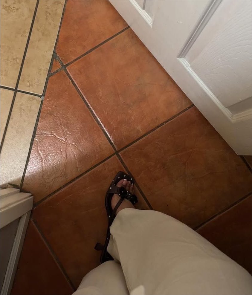 d_kay15478's tweet photo. Selling feet pics/vids/custom content👣
#feetworshi̇p #feetfetısh #feetpiggy #latina #feetpics #footseller #toes #feetfindom #feet https://t.co/wVCv0nvjL0