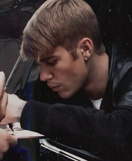 nastyzzle's tweet photo. estoy triste nunca me voy a poder chapar a este justin https://t.co/upV97sGECp