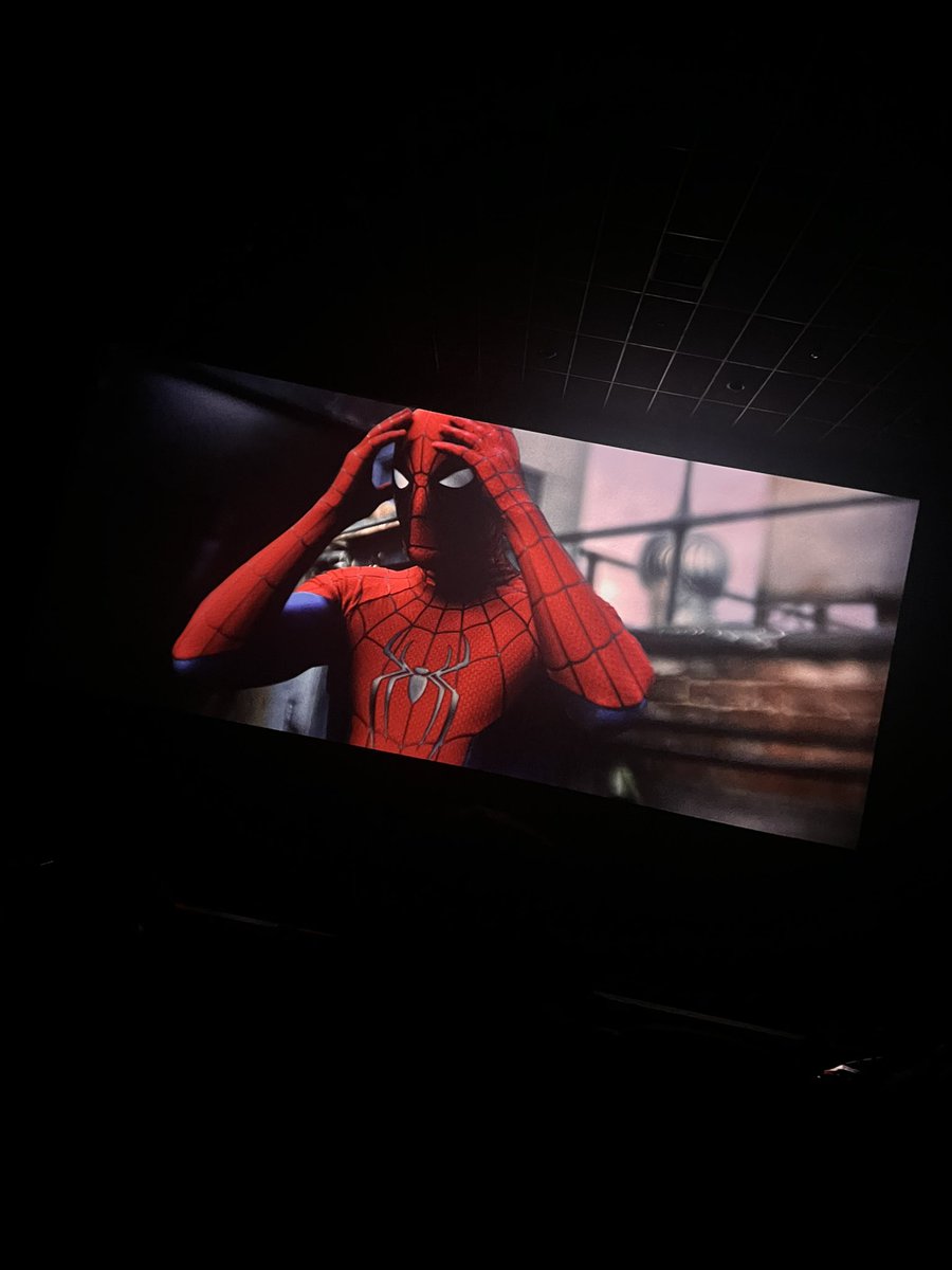 fehspiderboy's tweet photo. EU SOU TÃO MAIS FELIZ NUMA SESSÃO DE CINEMA ASSISTINDO UM FILME DO HOMEM-ARANHA

QUE SAUDADES QUE EU TAVA DO NOSSO AMIGÃO DA VIZINHANÇA NAS TELONAS!! https://t.co/gwiSoMG1VL