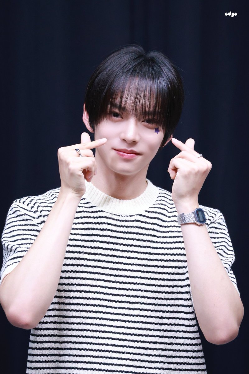 nazedge's tweet photo. 260712 🫰🏻🫰🏻

#도혁 #DOHYEOK #ドヒョク
#네이즈 #NAZE https://t.co/1ye7HYtChd
