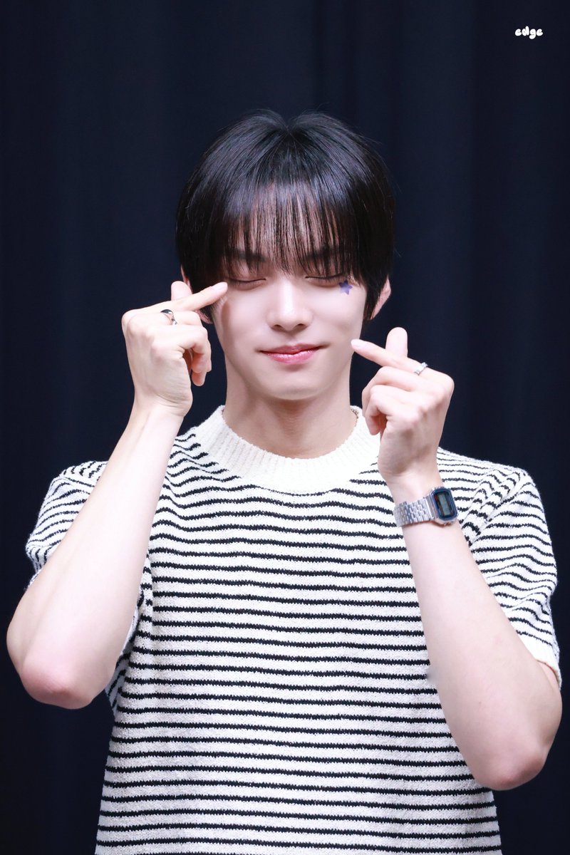 nazedge's tweet photo. 260712 🫰🏻🫰🏻

#도혁 #DOHYEOK #ドヒョク
#네이즈 #NAZE https://t.co/1ye7HYtChd