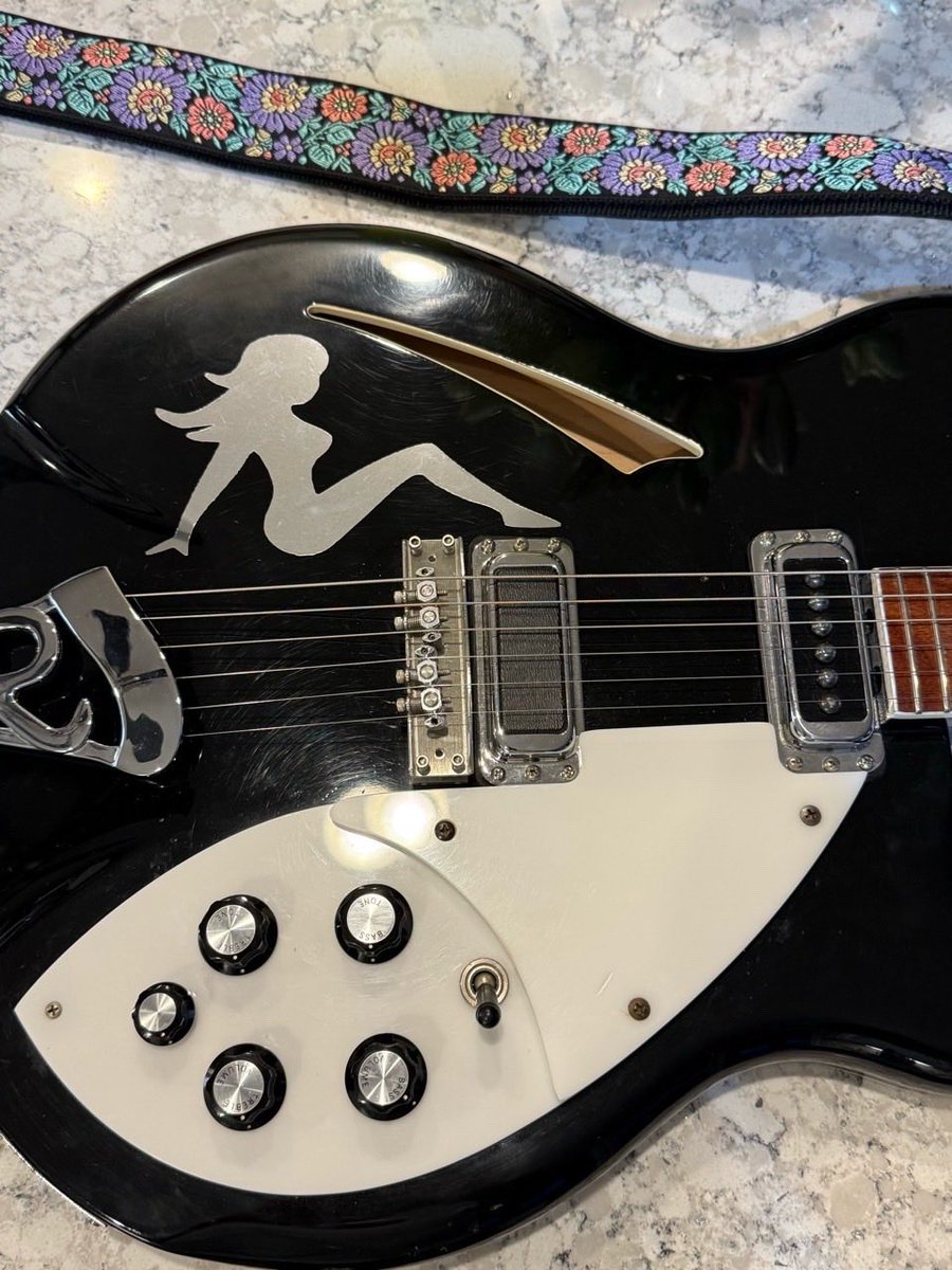 Driver8remband's tweet photo. Eric bought a new guitar! https://t.co/ULvLkKrE4w
