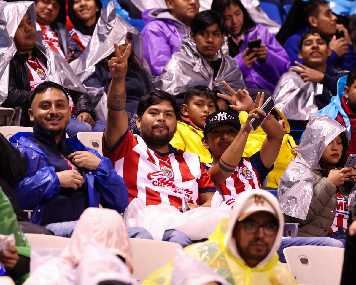 Chivas's tweet photo. 🔜 Nos vemos el viernes, ChivaHermanos 👋 https://t.co/3FbxvE4HPz