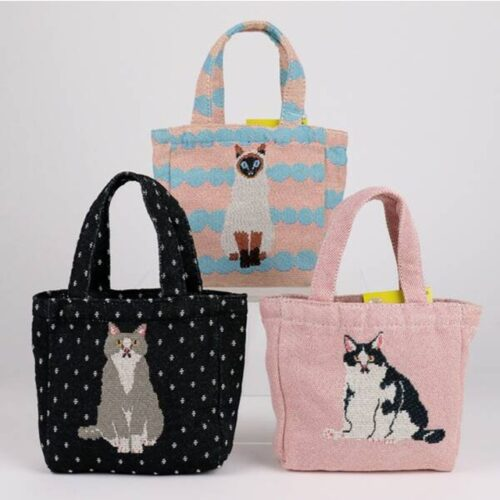 shimapatobu's tweet photo. カルディ『世界猫の日』商品・グッズ2026年まとめ！夏の新商品も充実！

ネコミニトートバッグも新発売！

https://t.co/dPxZs1nhCH

#KALDI #カルディ #世界猫の日 #猫 #ネコ #猫の日 https://t.co/NlmflAehLH