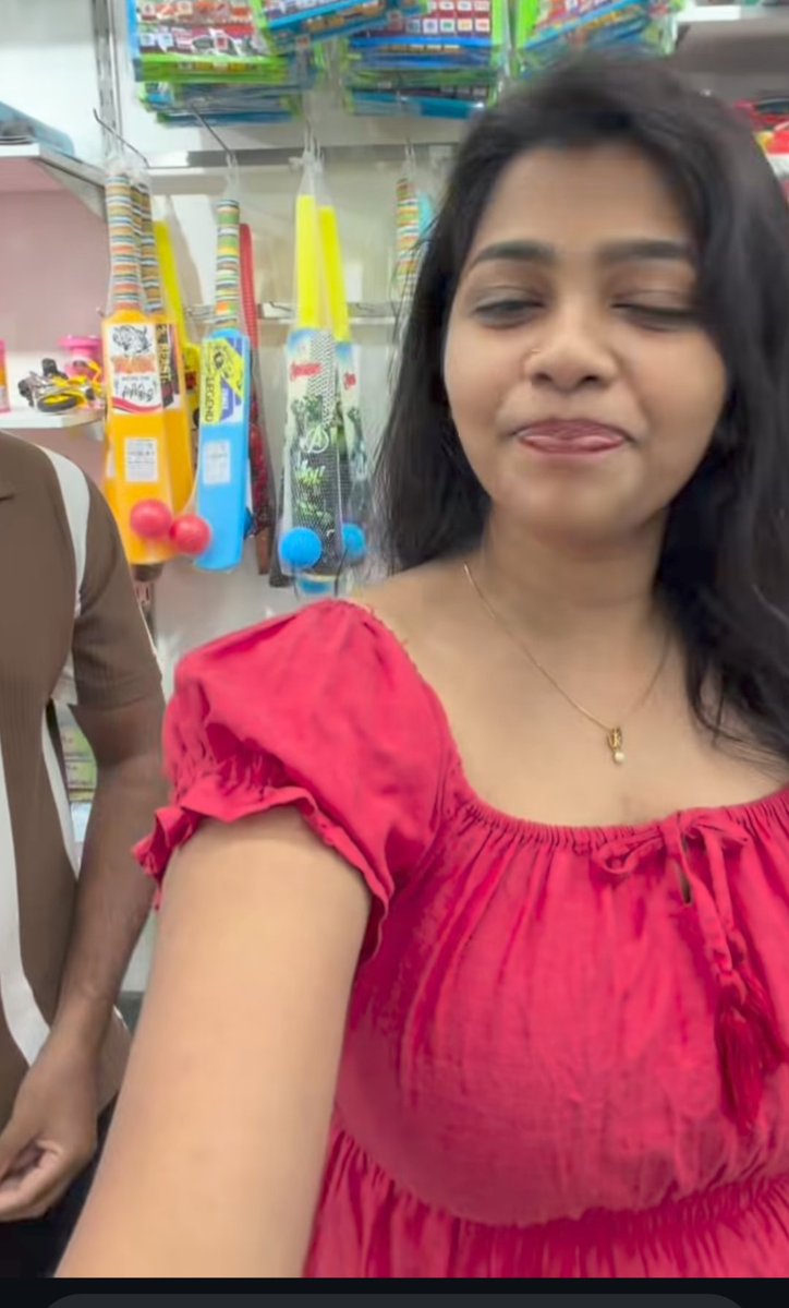 keerthi_ba44516's tweet photo. Molai size enna erukum shape semmya vachi eruka molai nipple paal kudika aasai eruku enaku poola sappa vidanum kuniya vachi soothula soruganum da https://t.co/IZfb3bLcZU