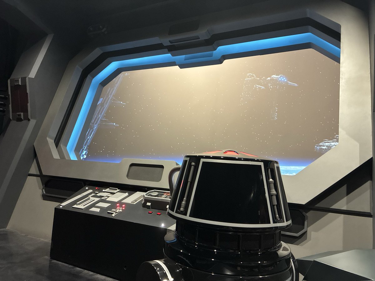 Swampmoss94's tweet photo. Getting evacuated off of Rise of The Resistance. https://t.co/6Mi607dIAL