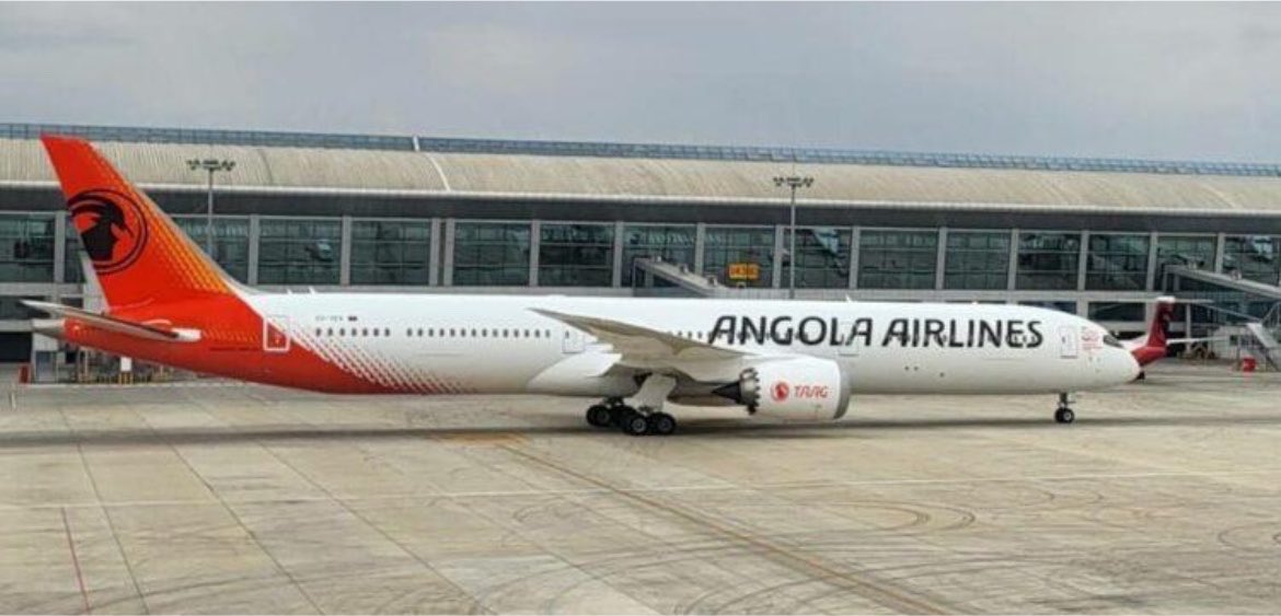 AngolaAgorf3's tweet photo. ✈️ A TAAG reforçou a ligação entre Angola e a China com voos diretos semanais entre Luanda e Guangzhou, ampliando as oportunidades de comércio e turismo.
#TAAG #Luanda #Guangzhou #Angola #Aviação https://t.co/RYpBK4u65c