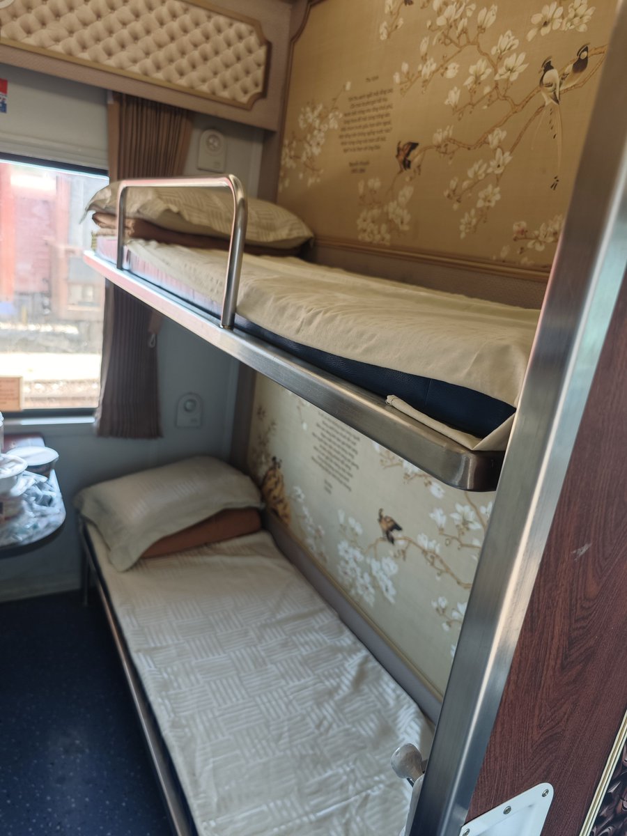 amashi194's tweet photo. ダナン駅発フエ行き寝台列車4ベッド https://t.co/rxtGX5jZ0G
