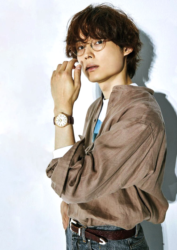 infoSixTONES_FC's tweet photo. ◤松村北斗 掲載決定◢

8月28日発売
「Pen 10月号」📖

松村北斗さんが登場✨

映画『白鳥とコウモリ』を通して、
映画づくりの現場に迫る特集です。

▼今すぐ予約
https://t.co/ldWiPQ9EPn

#PR #松村北斗 #SixTONES https://t.co/3NnQOayuaF
