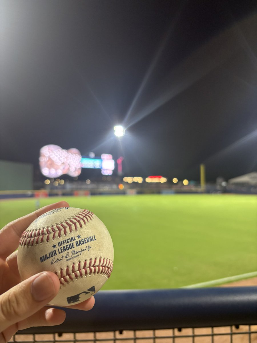 uksuperfan12008's tweet photo. And just like that I feel like a 10 year old again. Is there anything better than minor league baseball? #feelingsentimental https://t.co/FWcKXuQdiZ